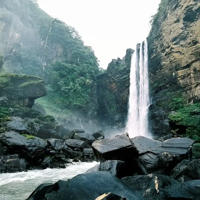 Bambarakanda waterfalls