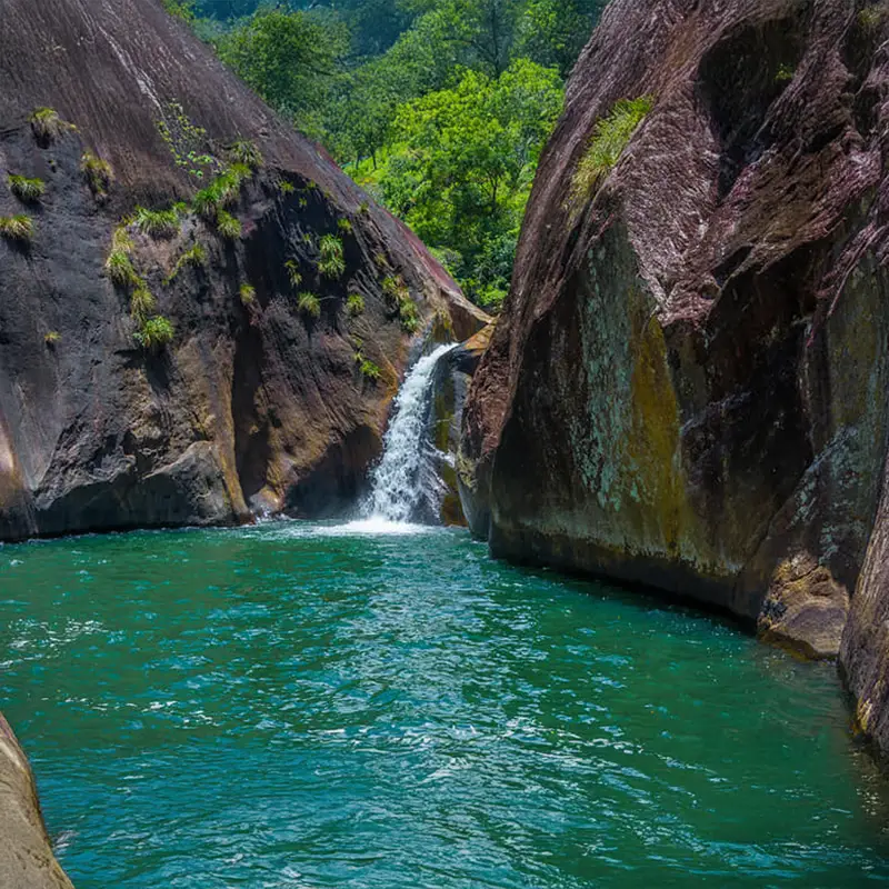 Pahanthudawa waterfalls
